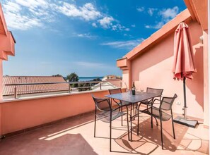 Outdoor dining - Mise Holiday Apartments - Two bedroom apartment III (Kastel Gomilica)