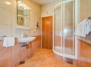 Shower, hair dryer, towels - Mise Holiday Apartments - Two bedroom apartment III (Kastel Gomilica)