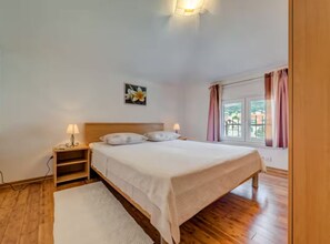 2 bedrooms, Internet, bed sheets - Mise Holiday Apartments - Two bedroom apartment IV (Kastel Gomilica)