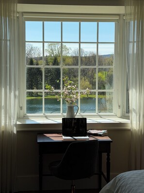 5 bedrooms, desk, iron/ironing board, free WiFi