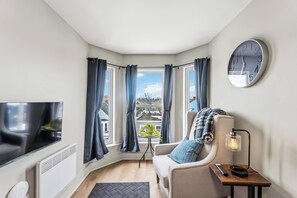 Smart TV - Stylish Windsor Suite Near Wineries & Fundy Coast (Windsor)