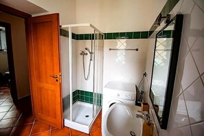 Bathroom - Casa Bianca, Historic cottage in lush greenery, steps from the sea (Capo d'Orlando)