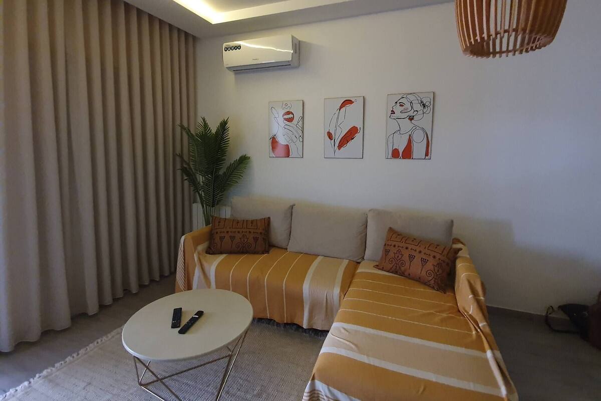 Apartment, 1 Bedroom, Smoking, Balcony | Living area