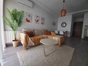 Apartment, 1 Schlafzimmer, Raucher, Balkon | Wohnzimmer