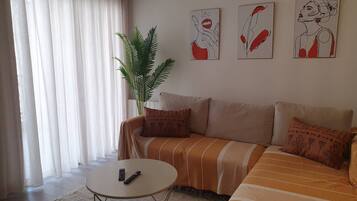 Apartment, 1 Bedroom, Smoking, Balcony | Living room