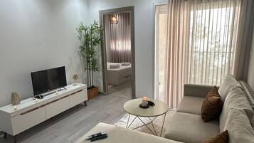 Apartment, 1 Bedroom, Smoking, Balcony | Living area