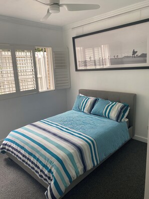 2 habitaciones, tabla de planchar con plancha, wifi y ropa de cama 