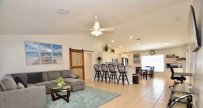 Oasis on Monroe • Pet Friendly • Fenced in Yard•