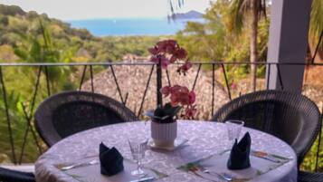 Room, 1 Bedroom, Private Pool | Dining room