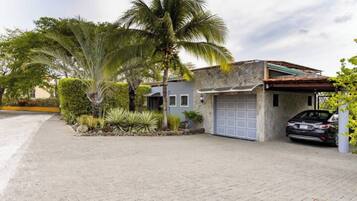 Room, 1 Bedroom, Private Pool | Property grounds