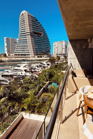 Signature Condo, Sea View | Property grounds - MARINA CONDO CORAZON (Cancún)