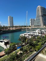 Signature Condo, Sea View | Marina