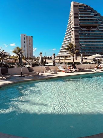 Piscina. MARINA CONDO CORAZON