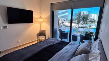 Signature Condo, Sea View