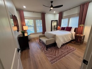 2 bedrooms, WiFi, bed sheets - The Whiskey Peach: Speakeasy Retreat: 2BR 1BA (Mobile)