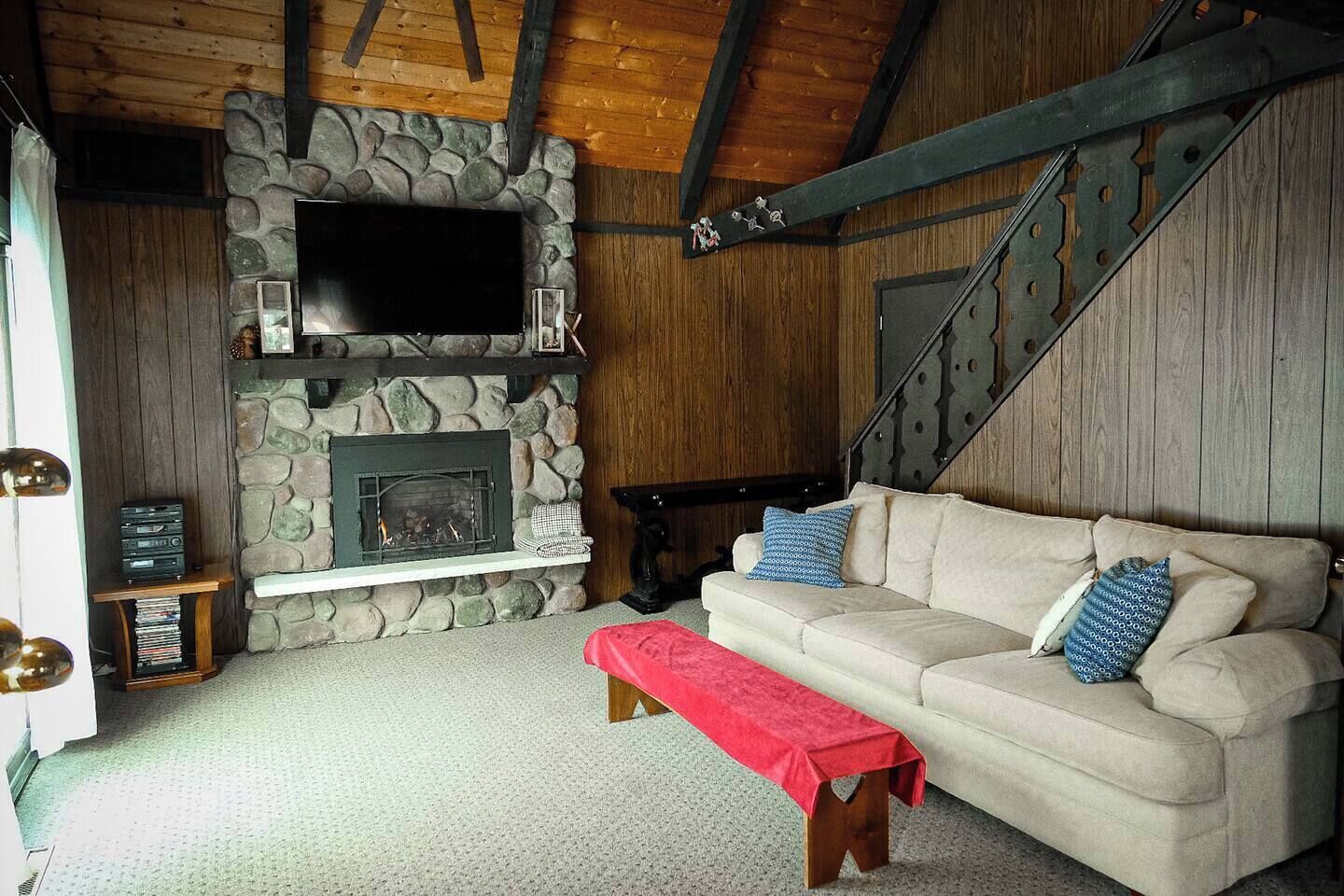 Fernseher, Kamin, Arbeitsbereiche