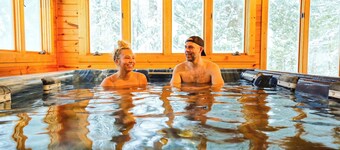 Creekside Chalet - Huge Indoor Spa