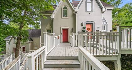 2BR Chalet with Private Hot Tub & Pools â Minutes to Dollywood
