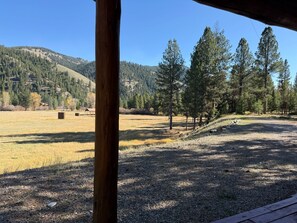 Property grounds - Spacious Log Cabin with Beautiful Views (Darby)