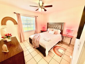 Room - Modern Family and Pet friendly 3Br 2 Baths Home/Patio near Downtown Lakeland. (Lakeland)