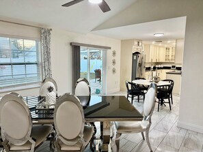 Dining - Modern Family and Pet friendly 3Br 2 Baths Home/Patio near Downtown Lakeland. (Lakeland)