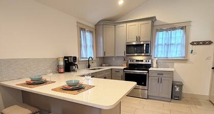 Charming Cottage 2 BR/1ba home 2 minutes from DT Greer. 20 min to Greenville.