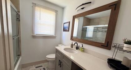 Charming Cottage 2 BR/1ba home 2 minutes from DT Greer. 20 min to Greenville.