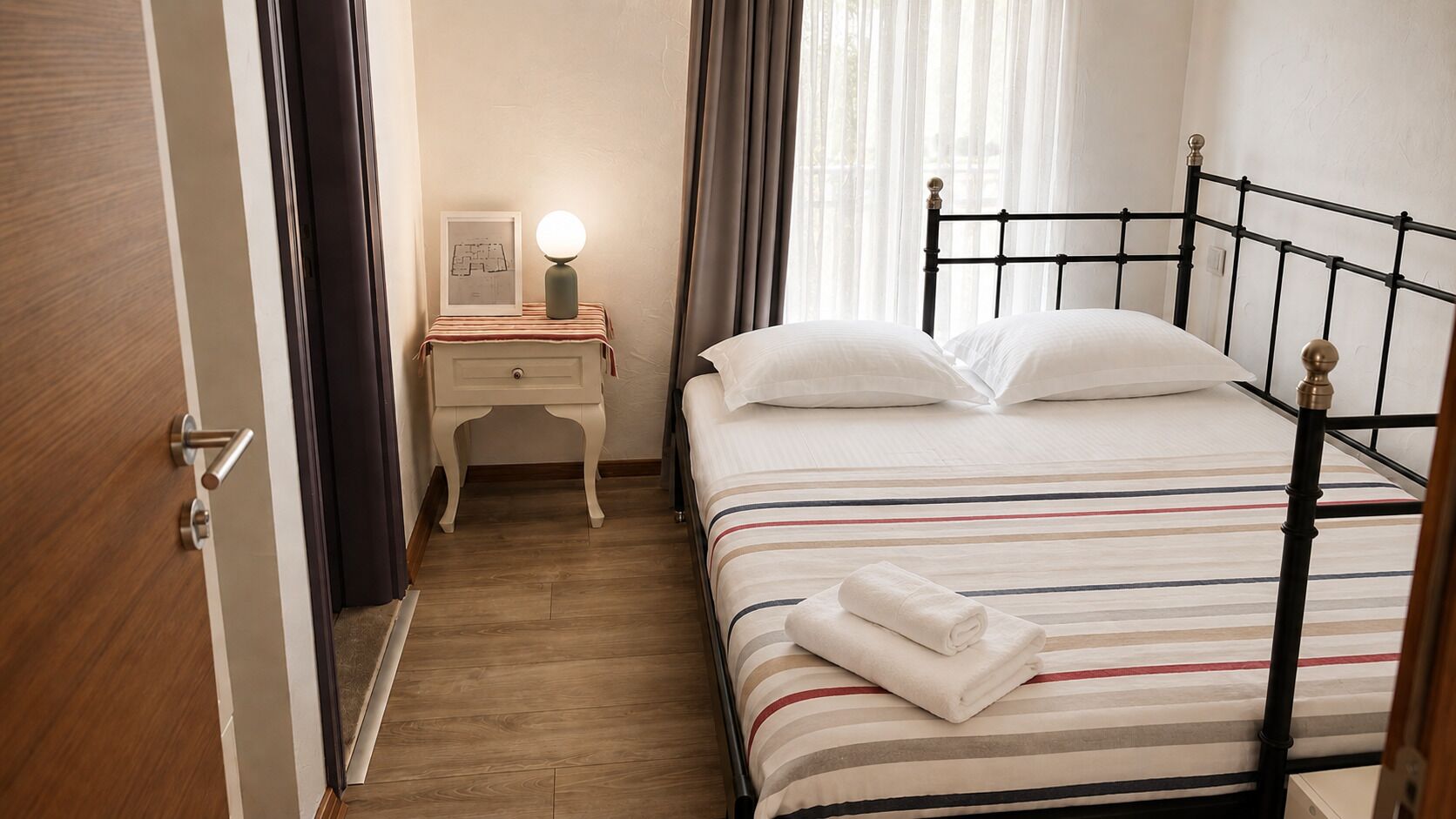 Basic Double Room, City View | Desk, free WiFi