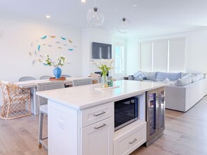 Interior - Fresh Air & Flip Flops - Falmouth Heights Beach (Falmouth)