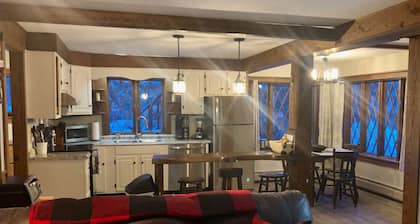 2-Bedroom Unit in Plymouth, Vt. Central to Killington, Woodstock & Okemo!