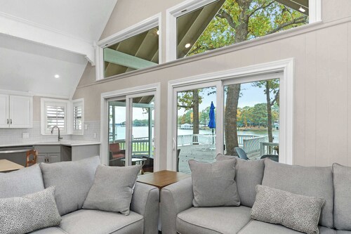Moonlight Bay Chalet-Lakefront Retreat Deep Water Boat Launch/Dock