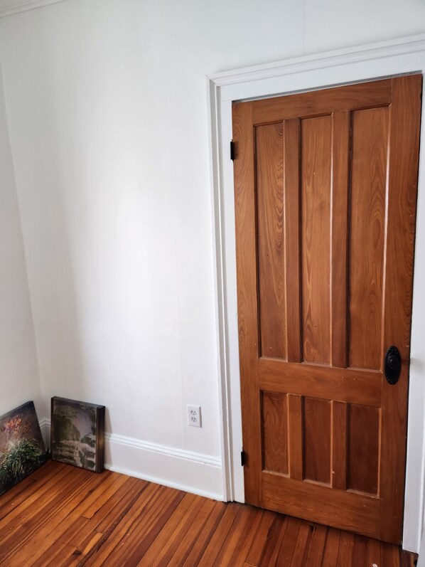 Interior - The Bakers Loft, 3 bedroom apartment with own balcony porch in Chatham Village (Chatham)