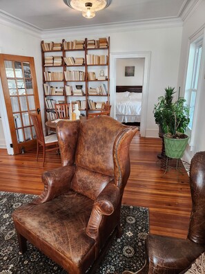 Room - The Bakers Loft, 3 bedroom apartment with own balcony porch in Chatham Village (Chatham)