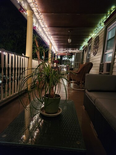 3 Bedroom Hudson Valley Loft with private porch in the heart of Chatham Village