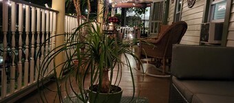 3 Bedroom Hudson Valley Loft with private porch in the heart of Chatham Village