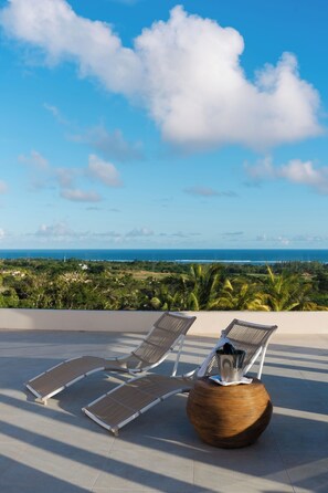 Terrace/patio - Colorful 4-Bedroom Villa / Private Pool in Bel Ombre (Bel Ombre)
