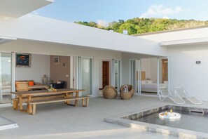 Outdoor dining - Colorful 4-Bedroom Villa / Private Pool in Bel Ombre (Bel Ombre)