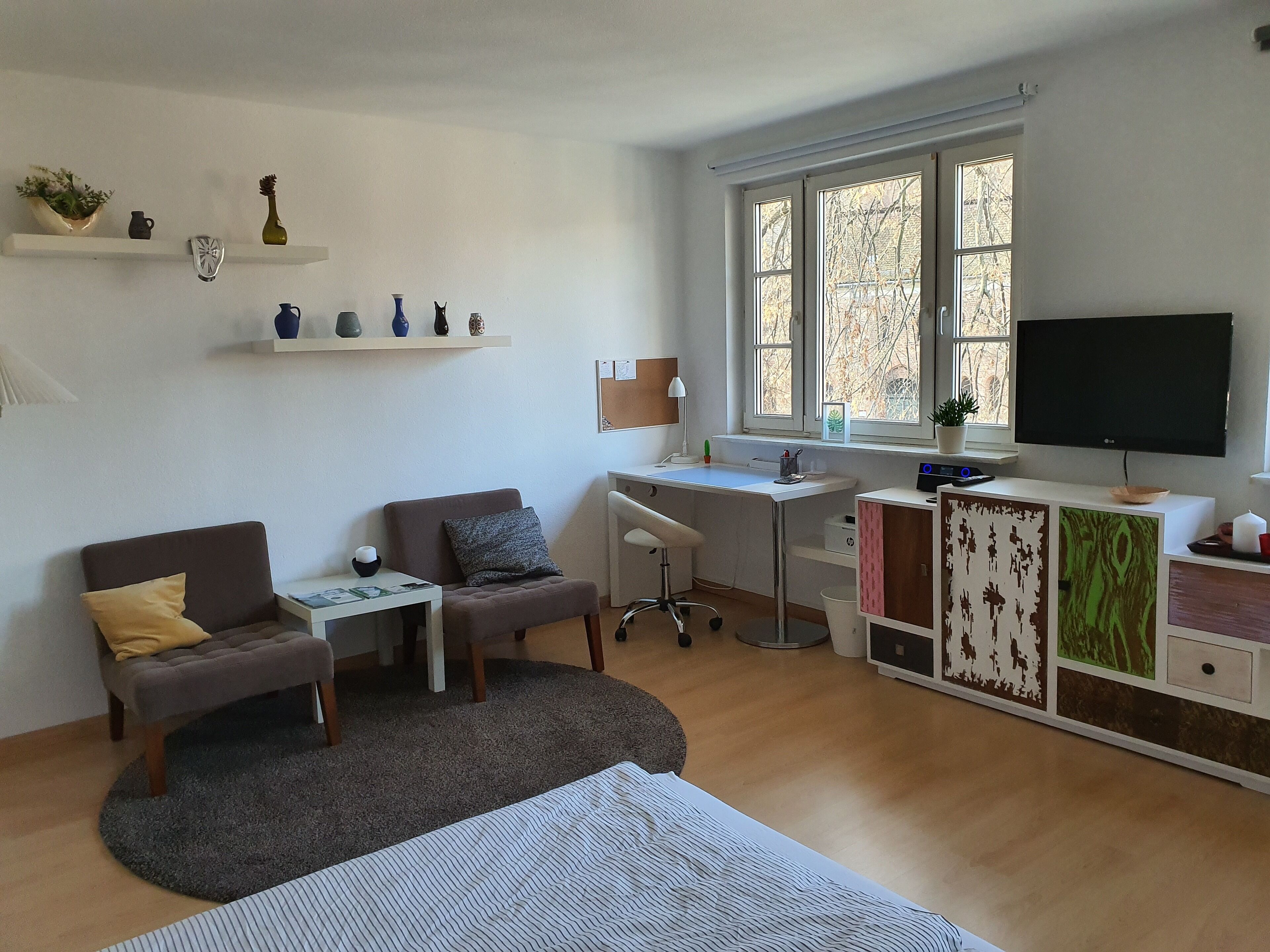 Tabla de planchar con plancha, Internet, ropa de cama