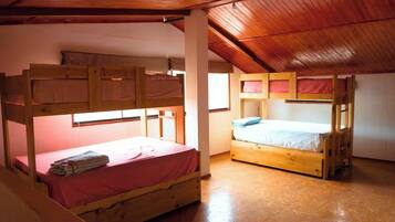 6 bedrooms, free WiFi, bed sheets, wheelchair access