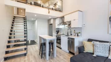 Apartment, Balcony, Mountain View | Interior