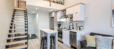 Appartement, balcon, vue montagne | Intérieur