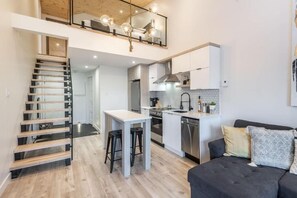 Lägenhet - balkong - utsikt mot bergen | Interiör