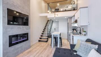 Apartment, Balkon, Bergblick | Wohnbereich