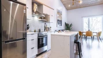 Apartment, Balcony, Mountain View | Private kitchen