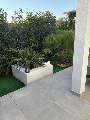 Property grounds - Accommodation between Bonifacio and Porto-Vecchio (Figari)