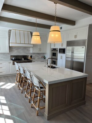 Private kitchen - Gorgeous, Refined 6-Bedroom Home in Sought After Franklin Park in Mclean (McLean)