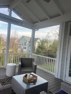 Property grounds - Gorgeous, Refined 6-Bedroom Home in Sought After Franklin Park in Mclean (McLean)