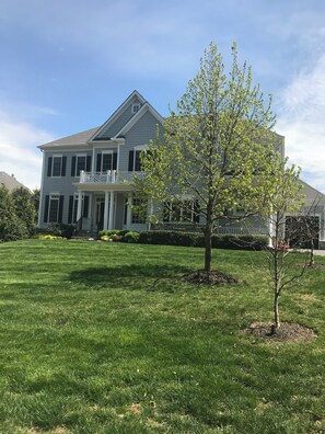 Exterior - Gorgeous, Refined 6-Bedroom Home in Sought After Franklin Park in Mclean (McLean)