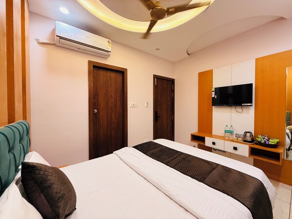 Deluxe Room - Hotel Hira Palace (Ujjain)