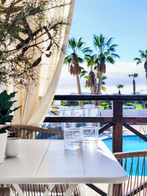 Outdoor dining - Ocean View Terrace, Pool & Bar, Golf Del Sur 1-Bedroom Apartment (Amarilla Golf)